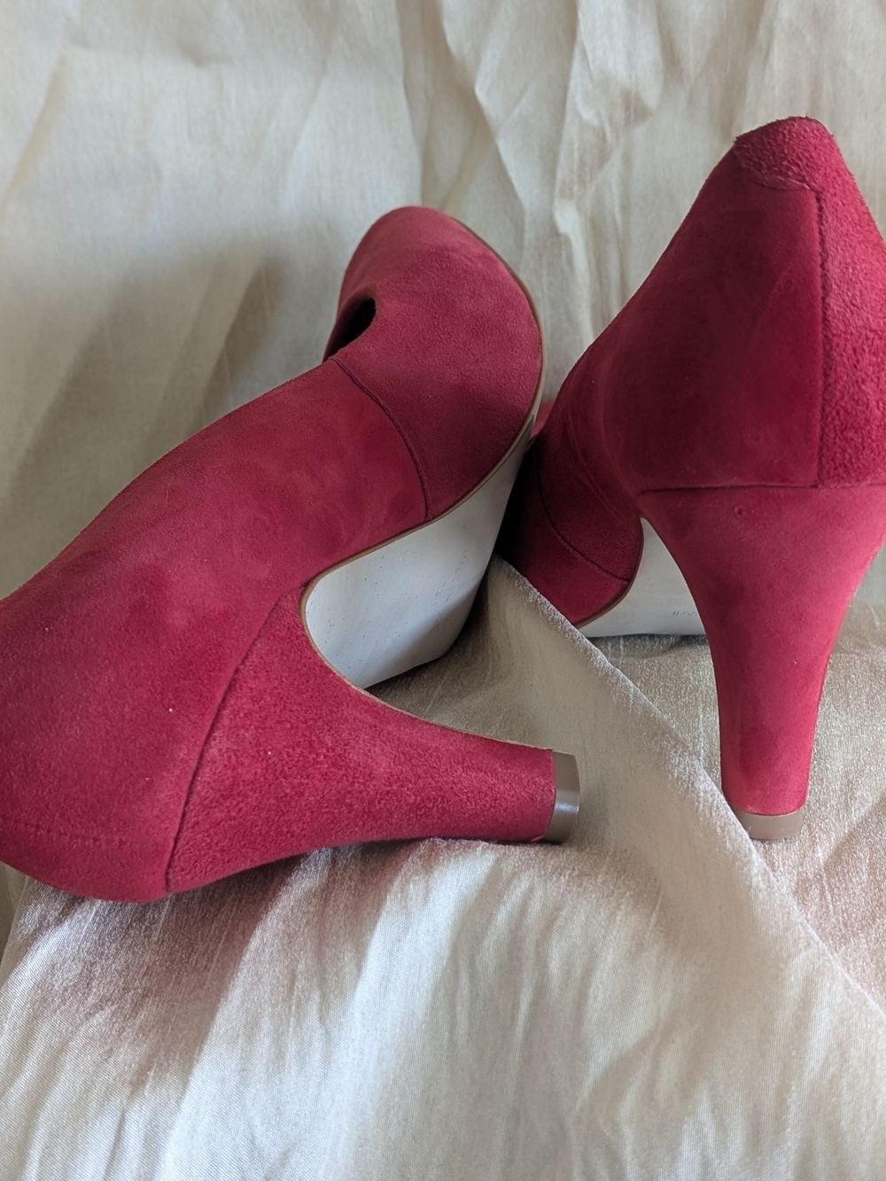 Walking Cradles Women's Red Suede Mid-Heel Pumps - Picture 4 of 4
